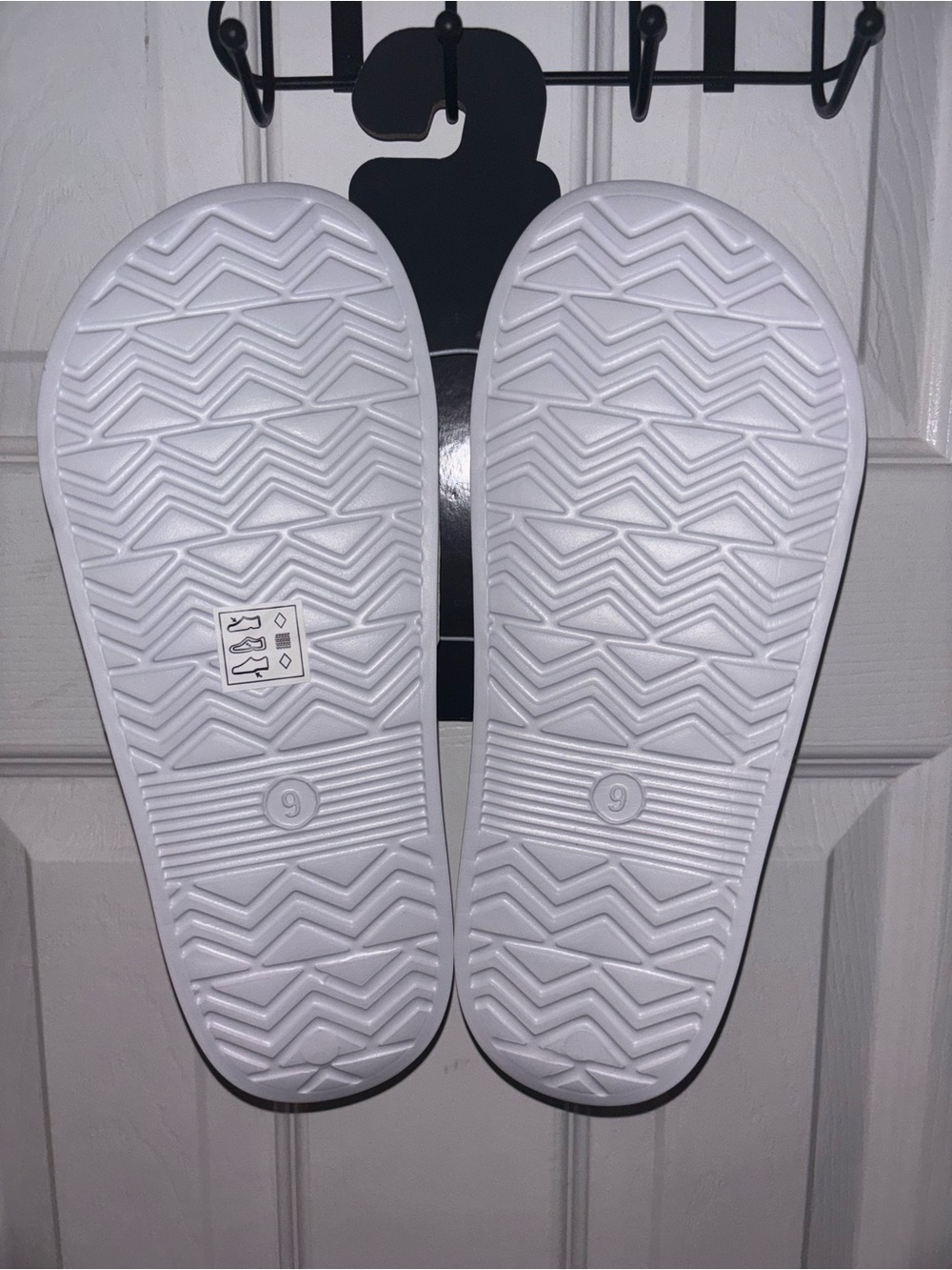 Ed Hardy White Slides with Red & Teal Koi Graphic NWT SIZE 9 - Picture 7 of 9